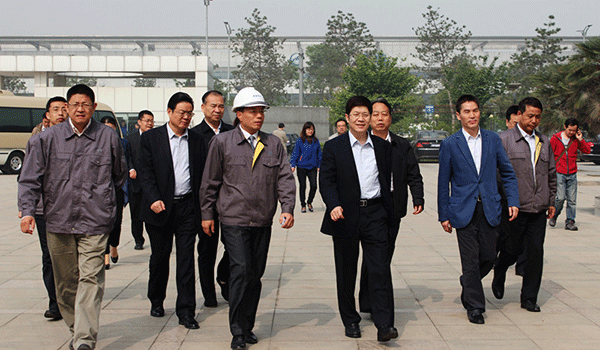 西安市委常委、常務(wù)副市長岳華峰蒞臨西瑪電機調(diào)研指導(dǎo)。