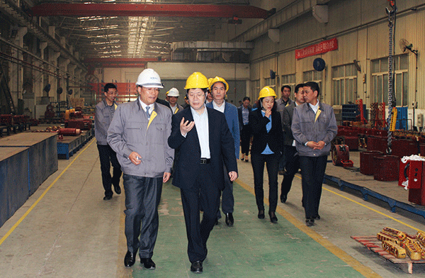西安市委常委、常務(wù)副市長岳華峰蒞臨西瑪電機調(diào)研指導(dǎo)。