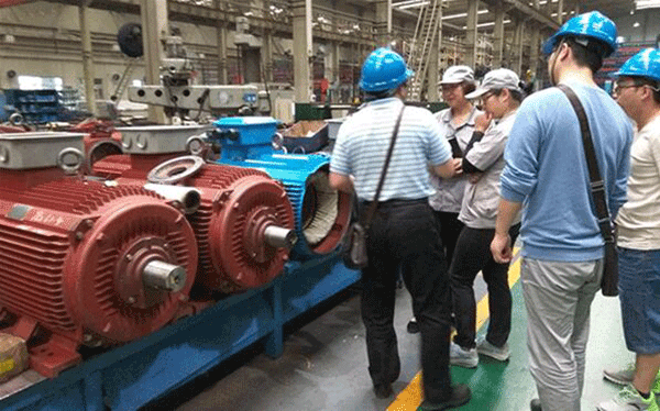 西安泰富西瑪電機(jī)開展安全月安全生產(chǎn)大檢查。