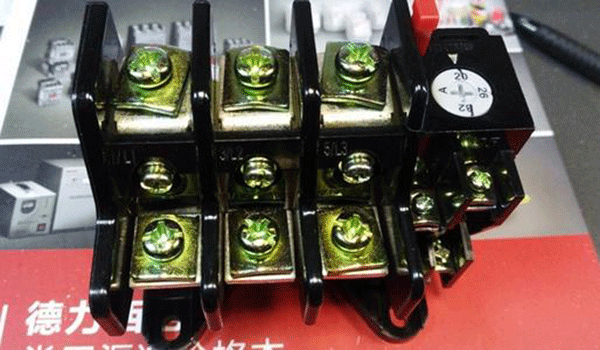 如何正確選擇三相異步電動(dòng)機(jī)保護(hù)用熱繼電器？